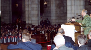 Fidel pronuncia discurso en la iglesia Riverside de Harlem, en Manhattan, Nueva York, durante un acto de solidaridad con Cuba, el 8 de septiembre de 2000. Foto: Sitio Fidel Soldado de las Ideas.