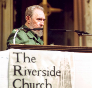 Fidel pronuncia discurso en la iglesia Riverside de Harlem, en Manhattan, Nueva York, durante un acto de solidaridad con Cuba, el 8 de septiembre de 2000. Foto: Sitio Fidel Soldado de las Ideas.