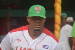 Yosvani Alarcón llegó a 35 carreras impulsadas en la Serie 64