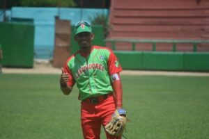 Osmanis Urrutia conectó su primer cuadrangular en series nacionales