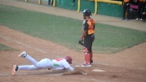 Larduet se tira y da la ventaja