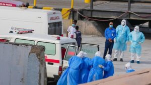 La OMS ha identificado ocho casos vinculados al crucero, con pacientes evacuados a Sudáfrica, Países Bajos, Suiza y Alemania. Foto: Misper Apawu/AP.