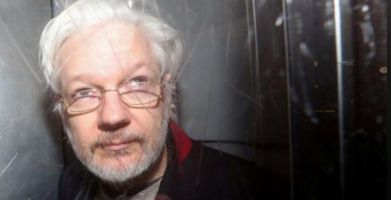 Posponen el caso de la extradición de Assange hasta septiembre