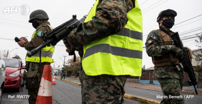 Chile: Militares se despliegan en zonas pobres tras protestas
