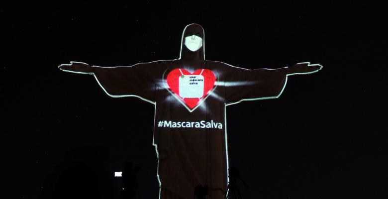 El Cristo Redentor de Brasil se «pone» una mascarilla para concientizar el coronavirus