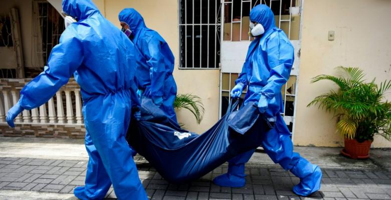Ecuador: escándalo en compra de bolsas para cadáveres a sobreprecio