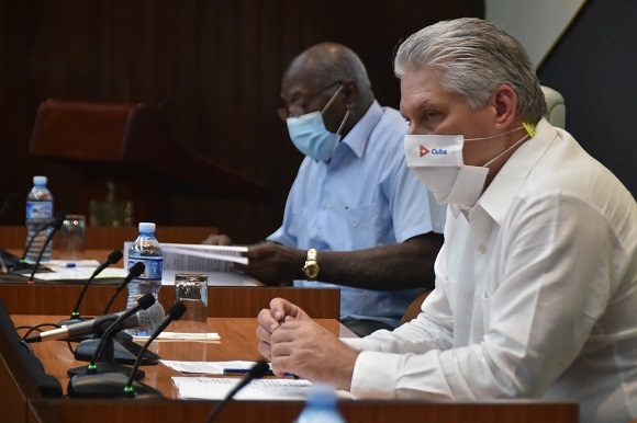 Cuba insiste en mantener las medidas contra la COVID-19