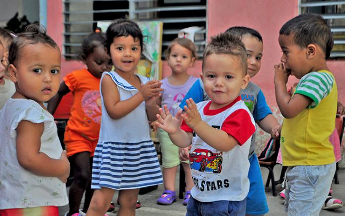 Vacunación infantil se mantiene, a pesar de la COVID-19