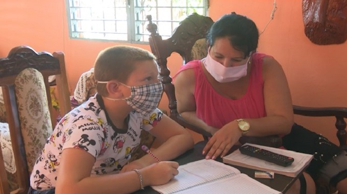 Apoyan familias tuneras actividades docentes televisivas