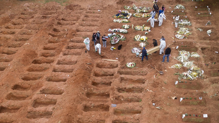 El principal epidemiólogo de EE.UU. advierte que la pandemia actual «tiene proporciones históricas» y podría ser tan grave como la gripe española