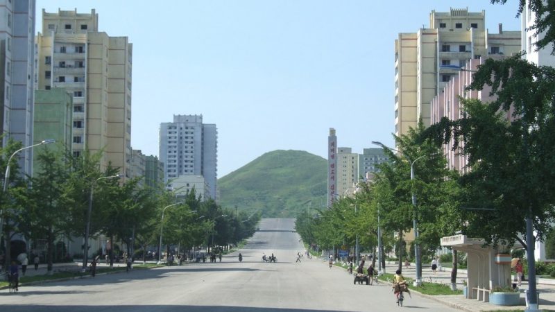 "Urgencia máxima" en Corea del Norte tras su primer caso sospechoso de covid-19