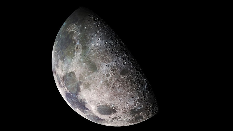 Científicos determinan la naturaleza de una «misteriosa sustancia» encontrada en el lado oscuro de la Luna