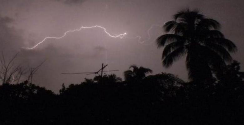 Descarga eléctrica ocasiona dos fallecidos y dos graves en Camagüey