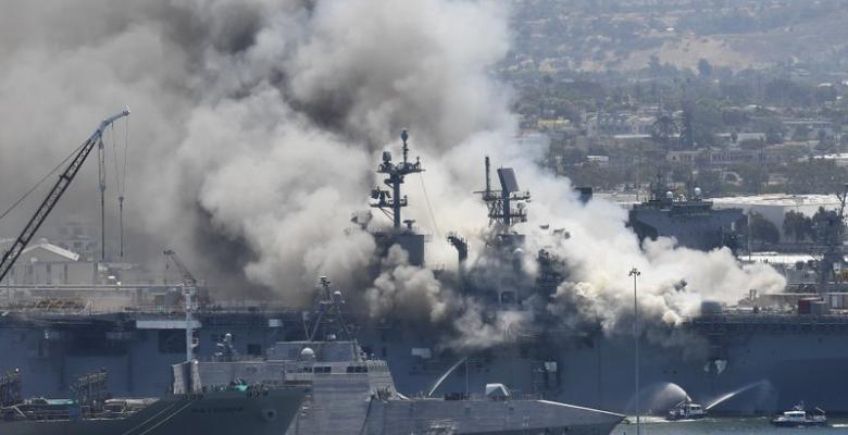 Veintiún heridos al incendiarse buque militar en San Diego