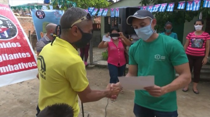 Entregan en Las Tunas reconocimientos a los oficios del barrio