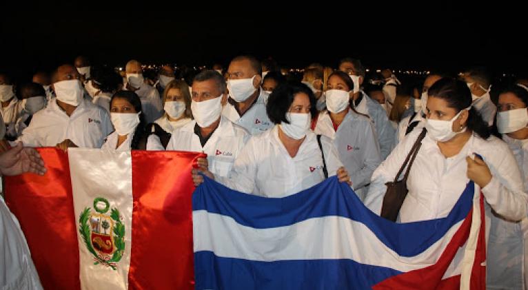 Piden Nobel para médicos de Cuba en Perú, donde también salvan vidas