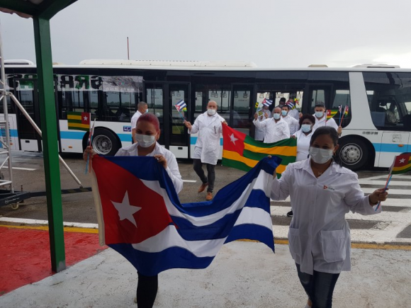 Arriba a Cuba brigada médica Henry Reeve que brindó colaboración en Togo