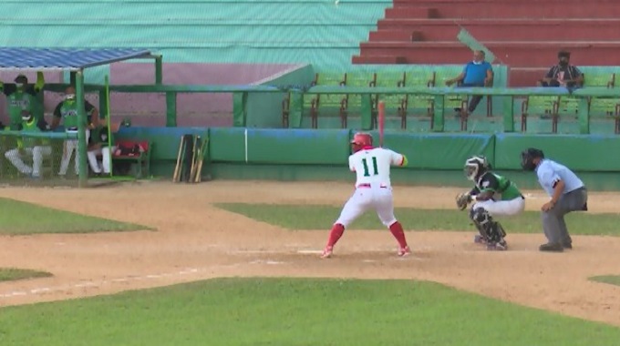 Logra Yosvany Alarcón los 1000 hits en series nacionales