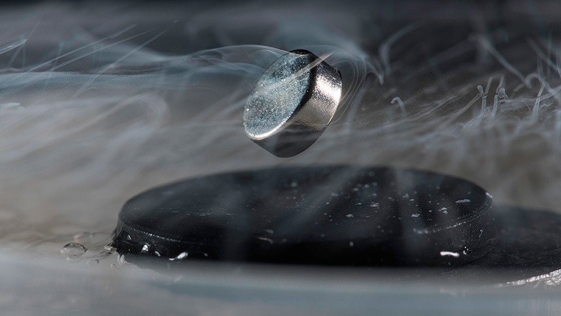 «Es el santo grial»: Científicos crean un primer material superconductor de electricidad a temperatura ambiente