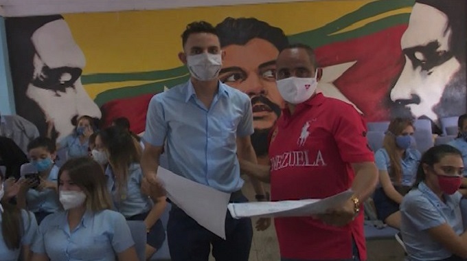 Realizan en #LasTunas 33ra graduación del IPVCE Luis Urquiza Jorge