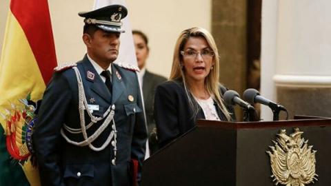 Aprueban juicio contra presidenta de facto en Bolivia por masacres