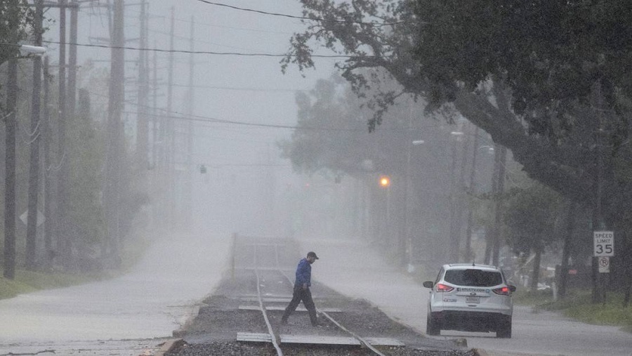 El huracán Delta toca tierra en Luisiana con fuertes vientos y «una marejada ciclónica potencialmente mortal»