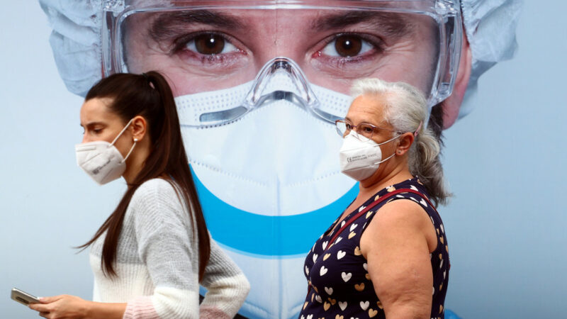 Una empresa española desarrolla una mascarilla inteligente que mata al covid-19 por contacto con un 99 % de eficacia