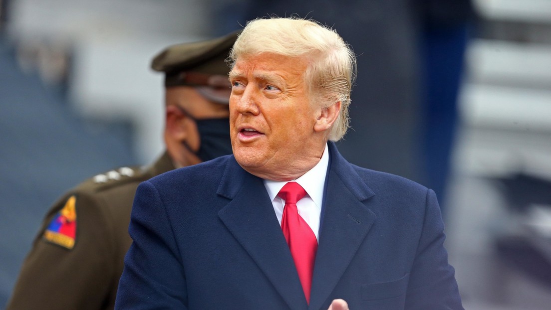 Trump firma inesperadamente el proyecto de ley de alivio por la pandemia que calificó de «vergüenza»