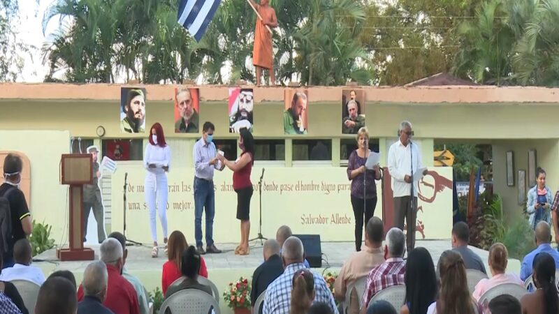 Celebran en Manatí acto provincial por el Día del Educador