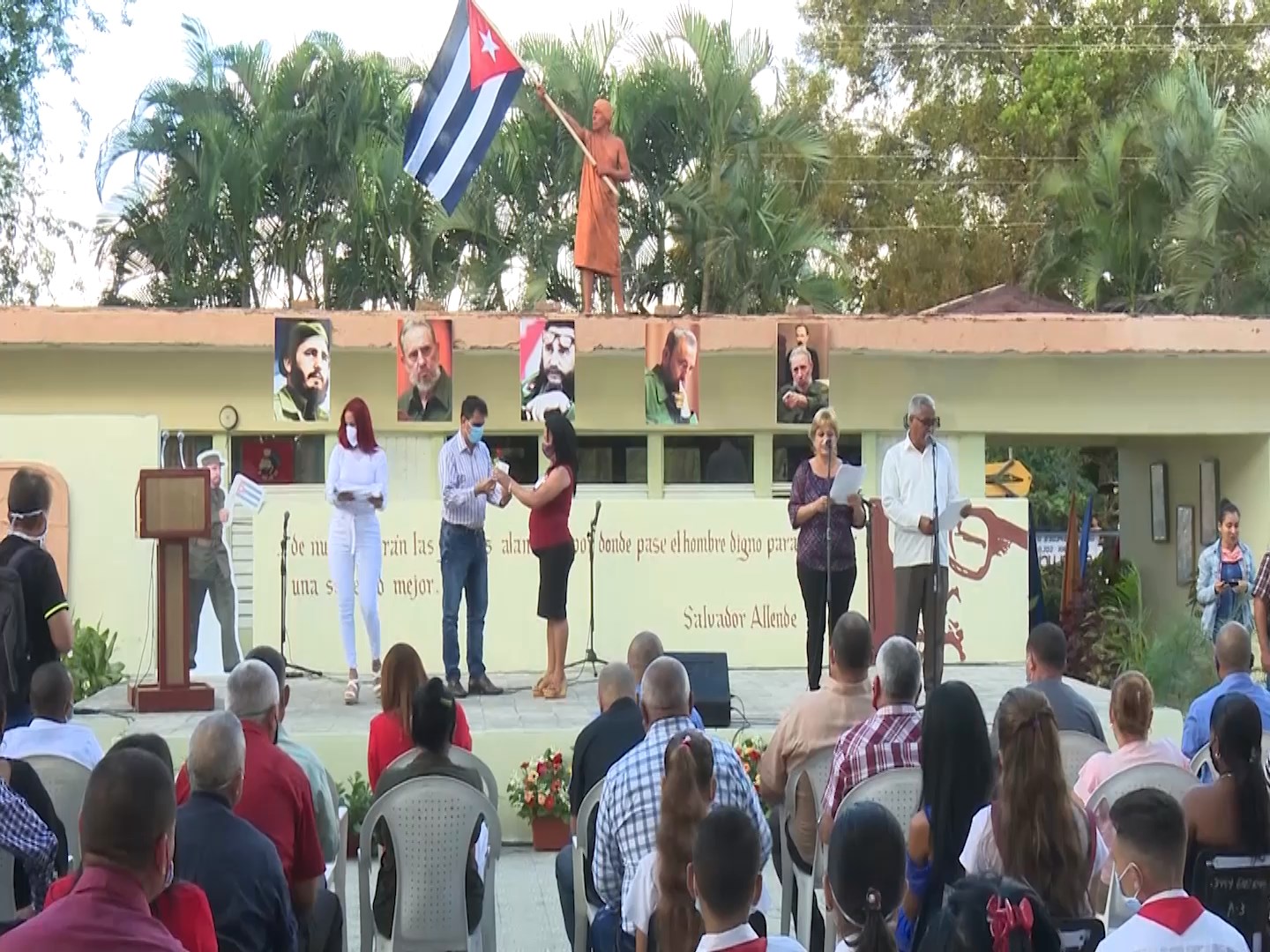 Celebran en Manatí acto provincial por el Día del Educador