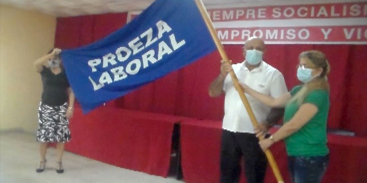 Obtiene UEB Transporte Escolar #LasTunas bandera Proeza Laboral