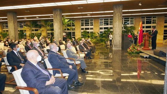 Presiden Raúl y Díaz-Canel acto por el aniversario 60 de las relaciones diplomáticas entre Cuba y China