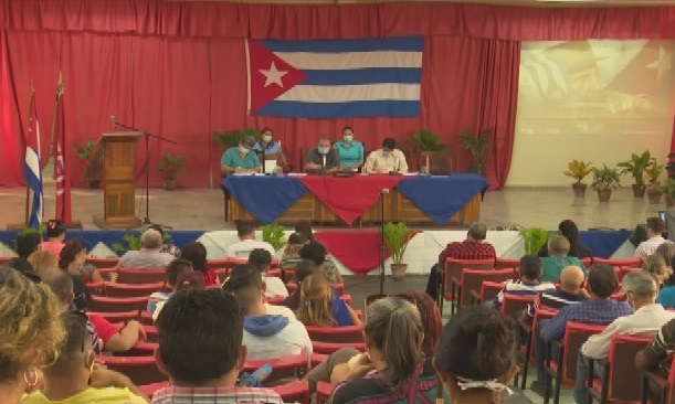 Intercambian autoridades de #LasTunas con estudiantes universitarios