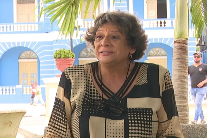 Esa mujer es una isla: Ángela Lucrecia