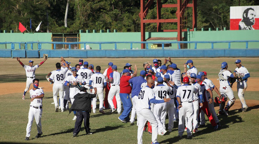 Estragos de la COVID-19 han aflorado en cuartos de final beisbolero cubano