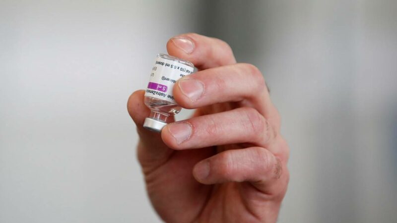 Sudáfrica suspende el uso de vacunas de AstraZeneca tras nuevos datos sobre su efectividad contra la cepa local de coronavirus