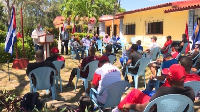 Reconocen autoridades de Las Tunas desempeño de los Leñadores