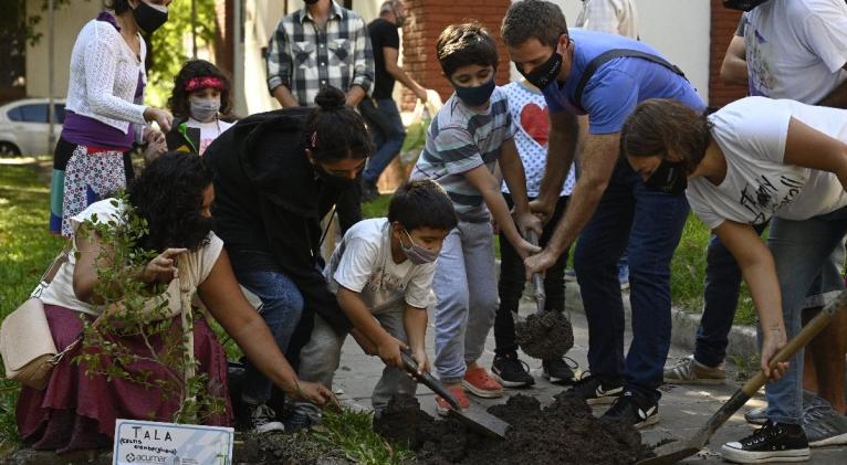 30.000 árboles en memoria de desaparecidos en dictadura argentina