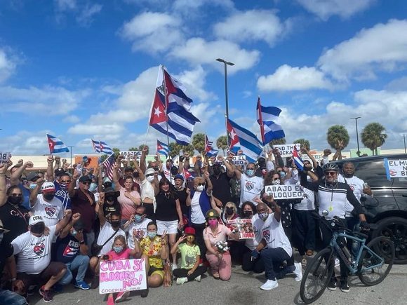 Díaz-Canel sobre los cubanos que tendieron “Puentes de Amor”: La Patria vive en ellos, donde quiera que estén