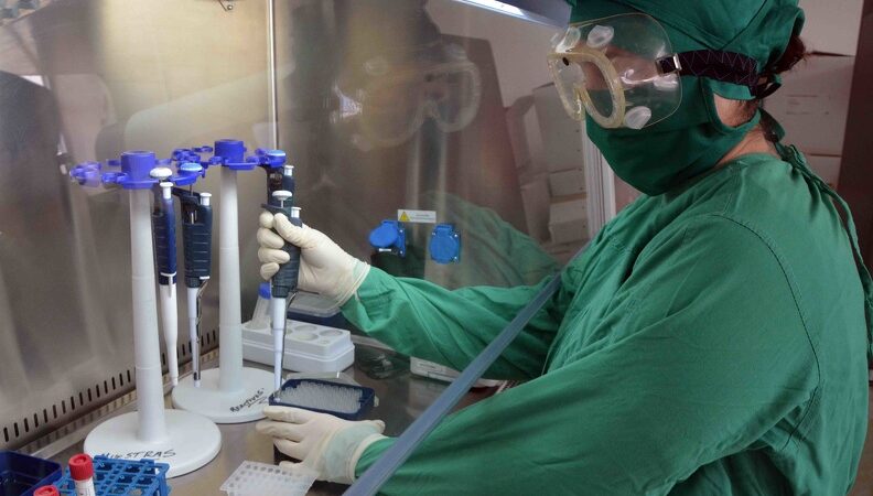 Bloqueo de Estados Unidos lacera la microbiología cubana