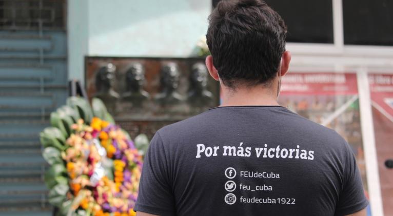 Jóvenes cubanos rinden emotivo homenaje a los mártires de Humboldt 7