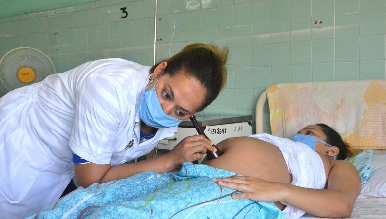 Cuba sigue prestando especial atención a niños y embarazadas
