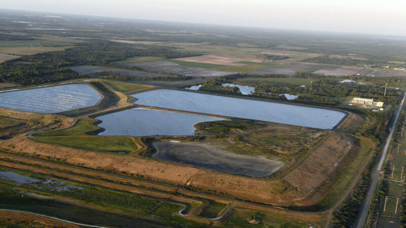 "Salgan ahora": Declaran emergencia en Florida ante el colapso "inminente" de una represa con agua contaminada