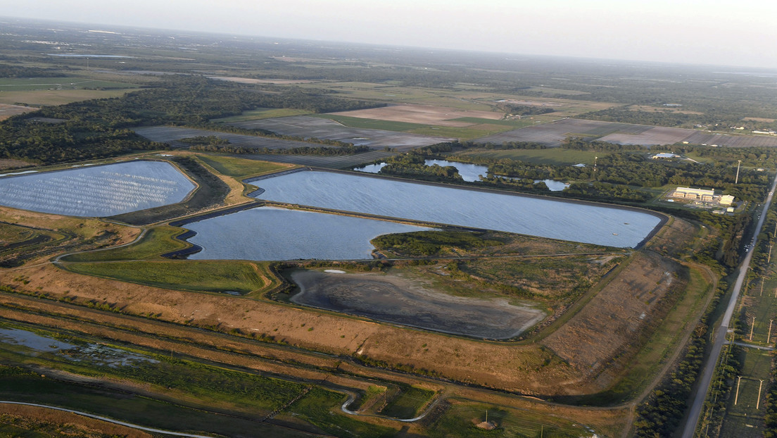 «Salgan ahora»: Declaran emergencia en Florida ante el colapso «inminente» de una represa con agua contaminada