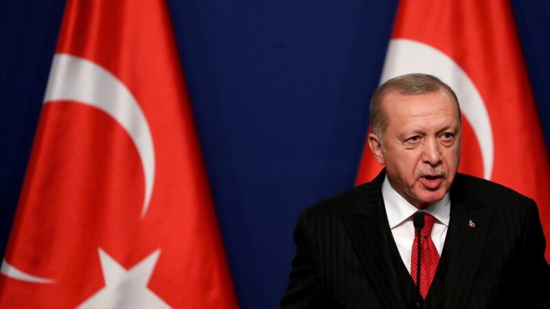 Erdogan invita a EE.UU. a "mirarse al espejo" tras la decisión de Biden de reconocer el genocidio armenio