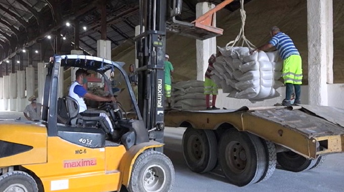 Saludan trabajadores portuarios de #LasTunas el #1roDeMayo