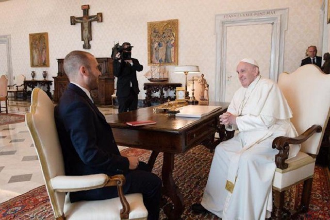 El papa Francisco hace un llamado en la Cumbre Iberoamericana para que la vacunación contra el coronavirus sea un «bien común universal»