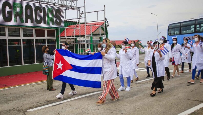 Regresó de Surinam brigada médica cubana que combatió la COVID-19