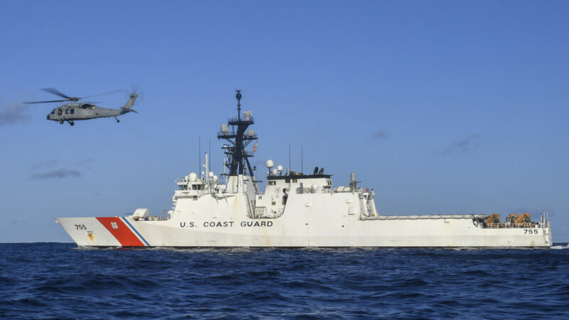 Irán acusa al barco de EE.UU. de "provocación" por los disparos de advertencia