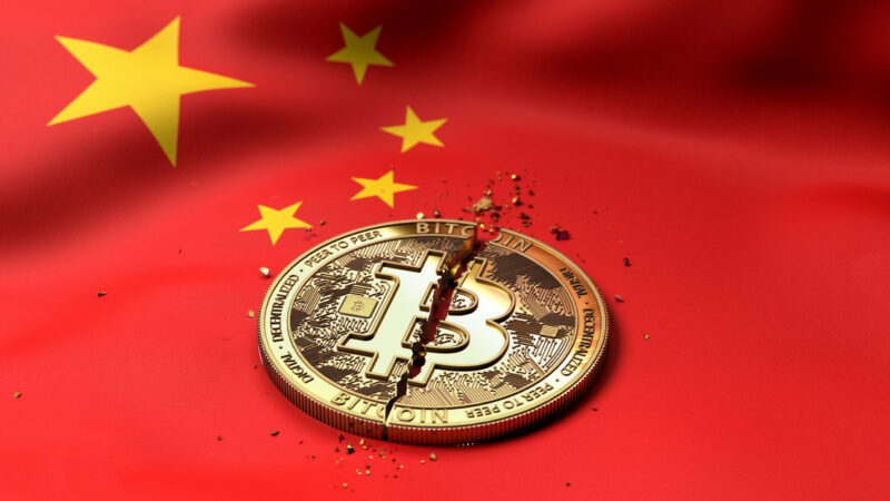 China prohíbe a sus instituciones financieras brindar servicios relacionados con criptomonedas y hace caer el bitcóin